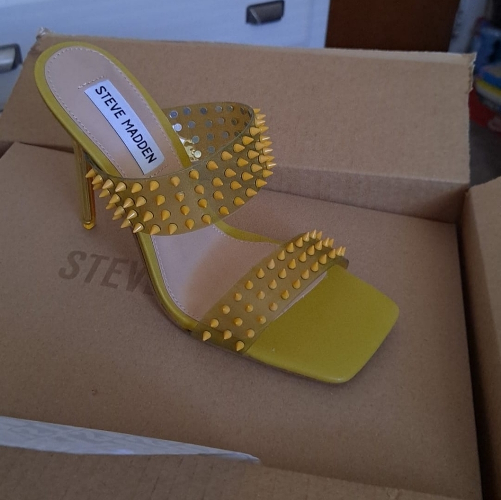 New.....Steve Madden Studded Vinyl Sandals - Picture 4 of 4